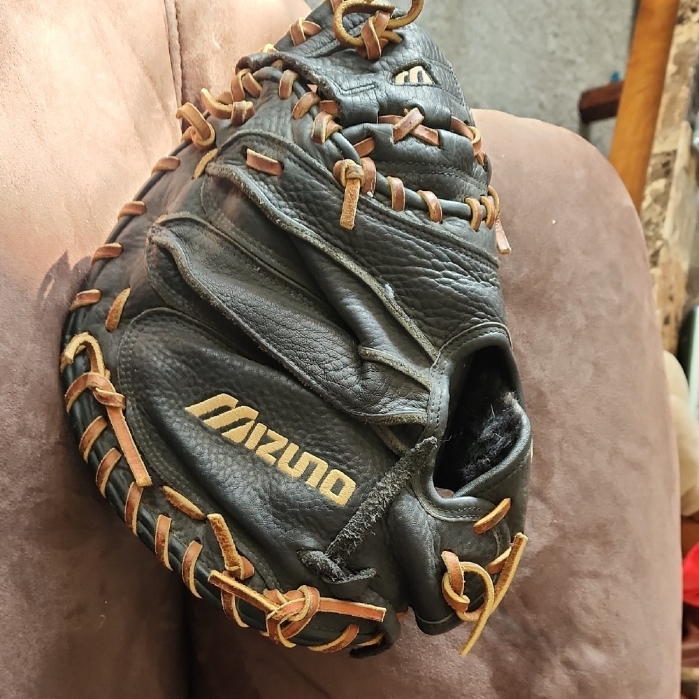 Mizuno Black and Brown Leather Catcher's Mitt